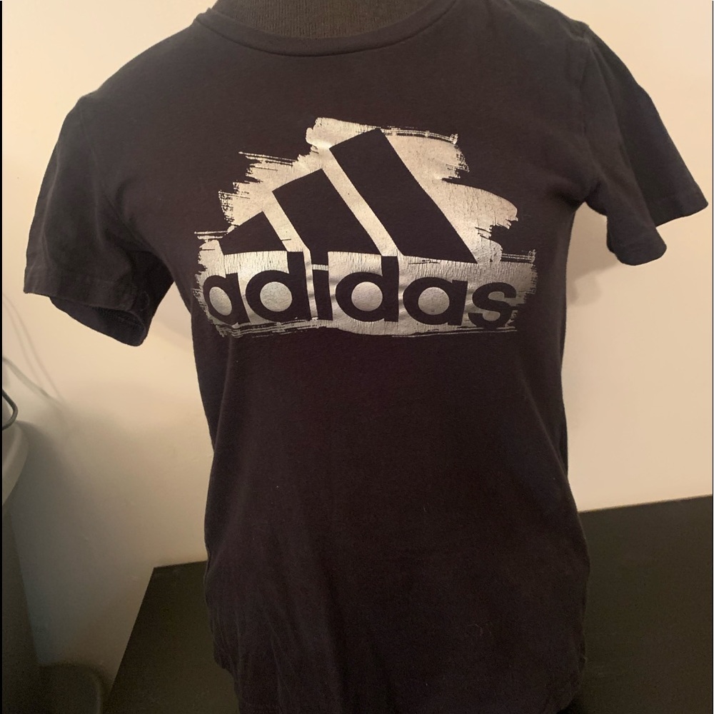 Adidas women’s amplifier tee size small